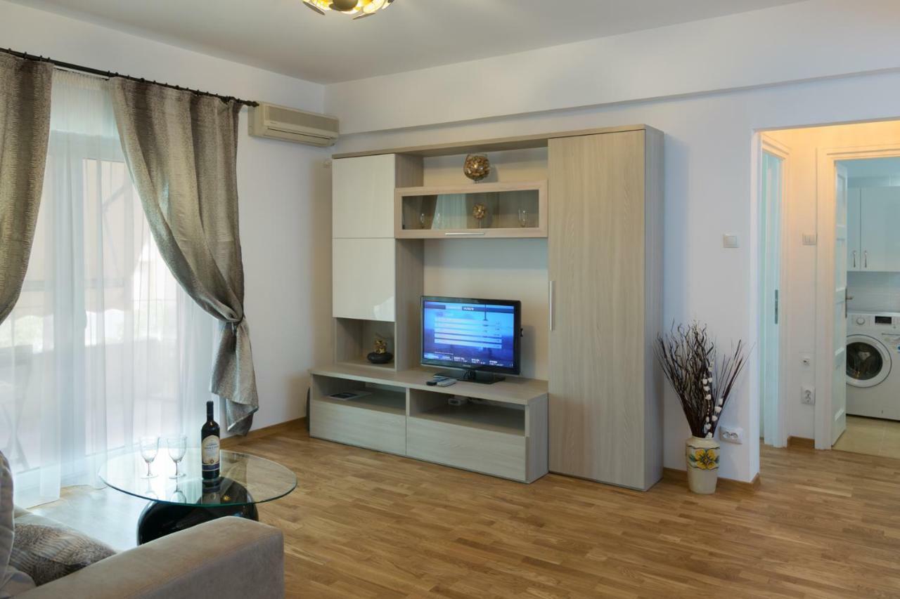 Central Luxury Flat With Terrace - Adela Accommodation - Ideal For Long Stays Bucarest Extérieur photo