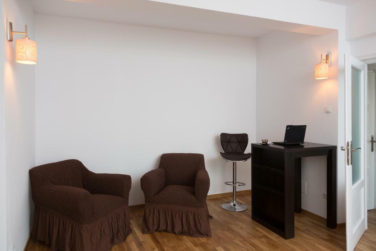 Central Luxury Flat With Terrace - Adela Accommodation - Ideal For Long Stays Bucarest Extérieur photo