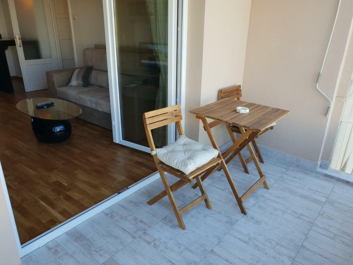 Central Luxury Flat With Terrace - Adela Accommodation - Ideal For Long Stays Bucarest Extérieur photo